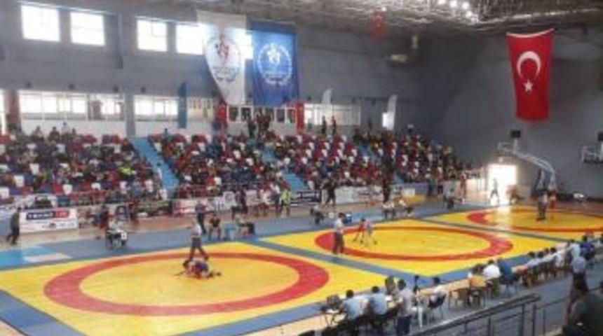 Kırşehirli G&uuml;reş&ccedil;iler T&uuml;rkiye Finallerine Katılma Hakkı Kazandı