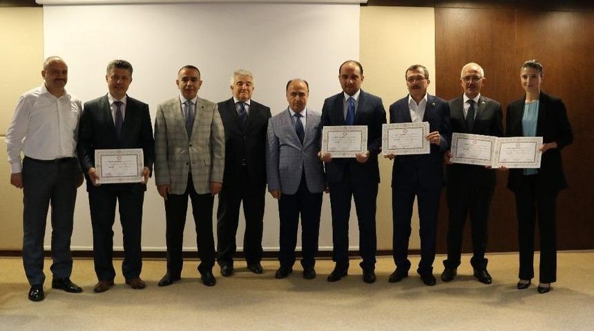 Manisa&rsquo;da Ak Parti&rsquo;li Vekiller Mazbatalarını Aldı