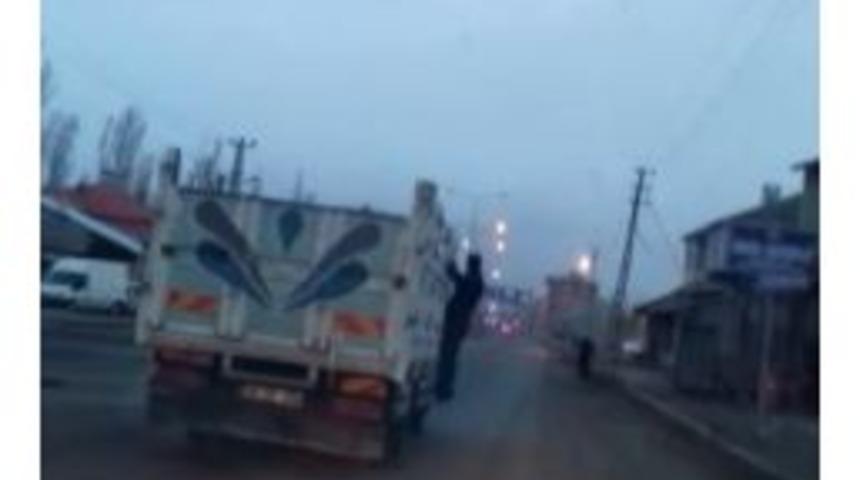 Ağrı&rsquo;da Tehlikeli Yolculuk