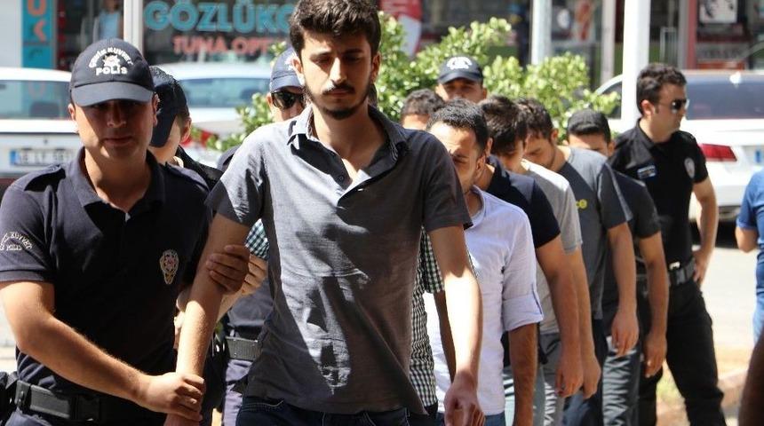 Fet&ouml;&rsquo;den G&ouml;zaltına Alınan Asker Sayısı 14&rsquo;e Y&uuml;kseldi