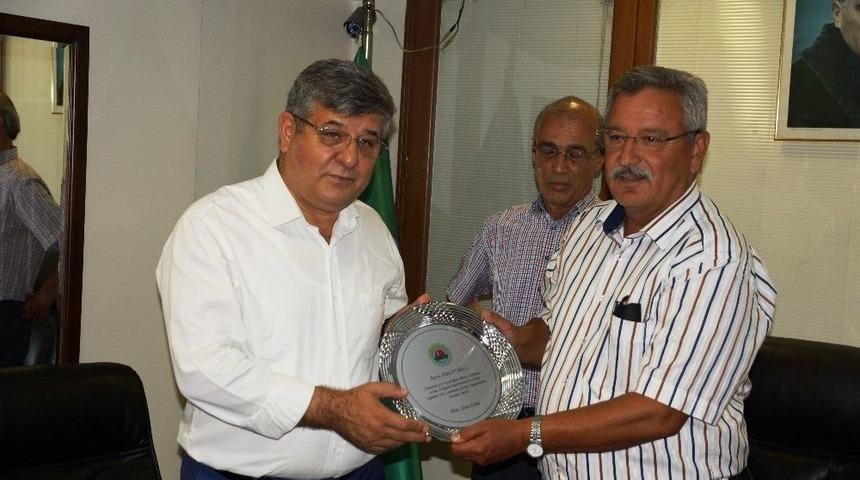 Efeler Ziraat Odası&rsquo;ndan Rıza Posacı&rsquo;ya Plaket