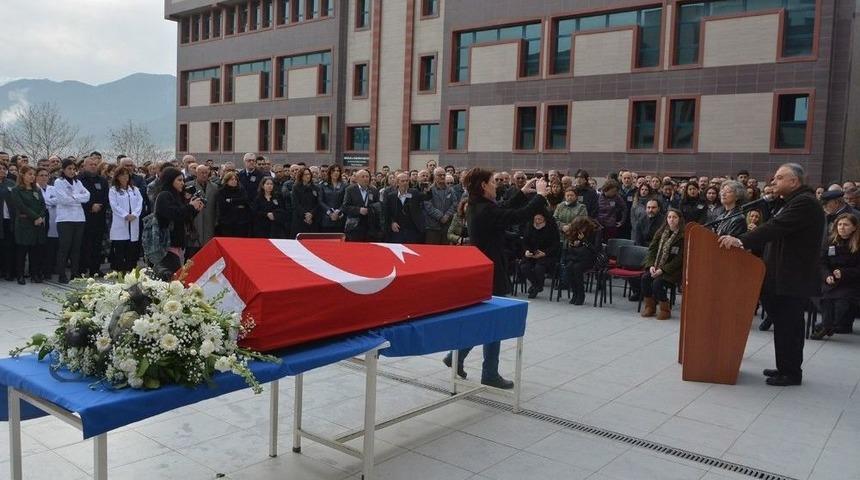 Kansere Yenik D&uuml;şen Profes&ouml;r Araştırma İ&ccedil;in Bedenini Bağışladı