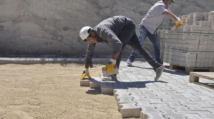 Fen İşleri M&uuml;d&uuml;rl&uuml;ğ&uuml; 8 Noktada &Ccedil;alışmalarını S&uuml;rd&uuml;r&uuml;yor