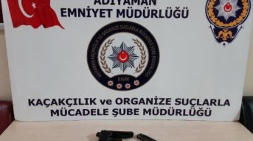 Durdurulan Otomobilden Tabanca &Ccedil;ıktı