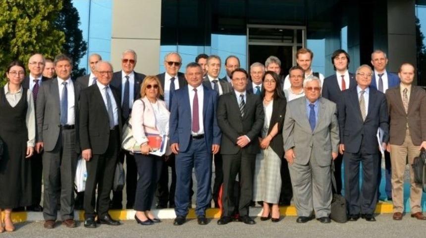 Avim&rsquo;in D&uuml;zenlediği Hukuk &Ccedil;alıştayı, &Ccedil;om&uuml; Ev Sahipliğinde Ger&ccedil;ekleşti