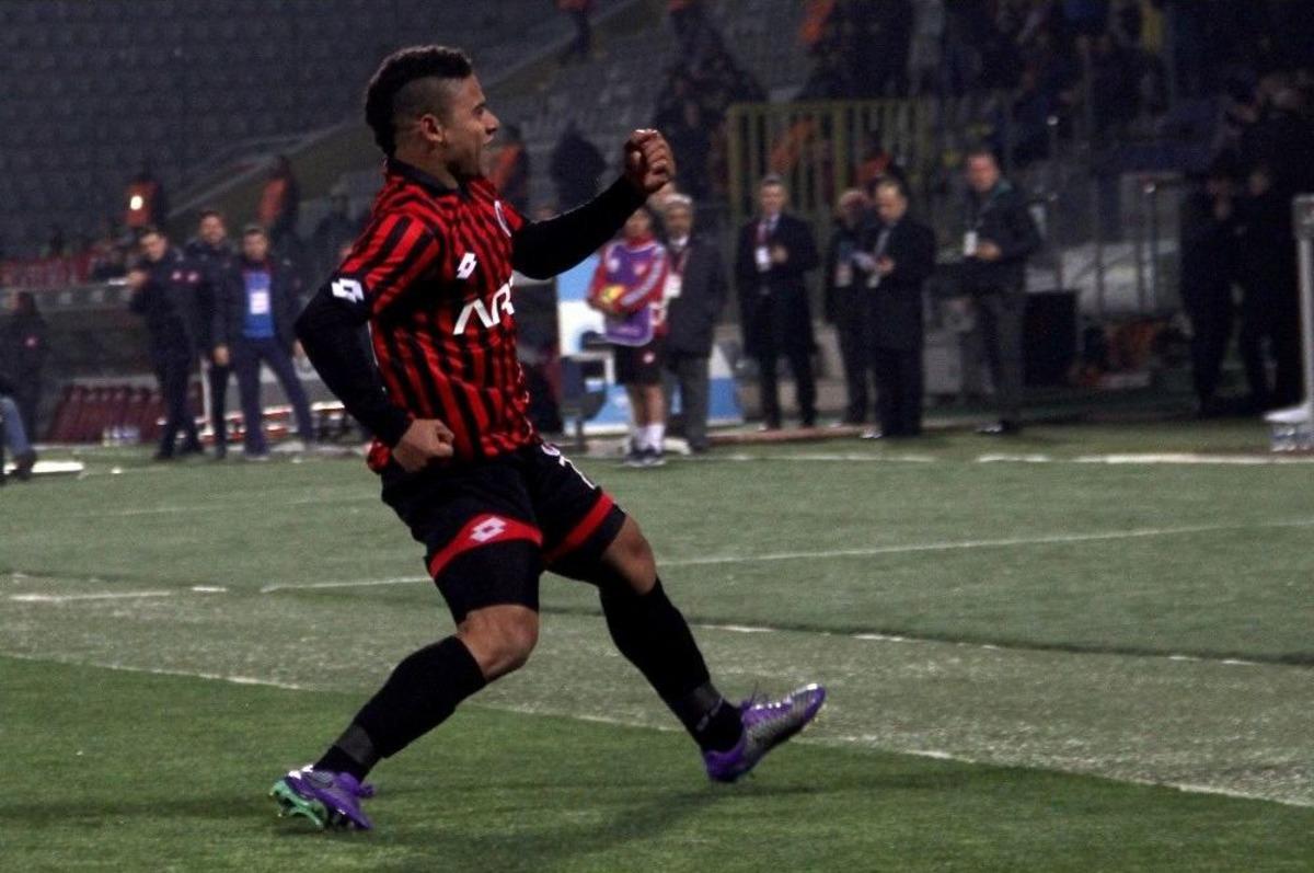 Spor Toto S&uuml;per Lig: Gen&ccedil;lerbirliği: 1 - G&ouml;ztepe: (ilk Yarı)