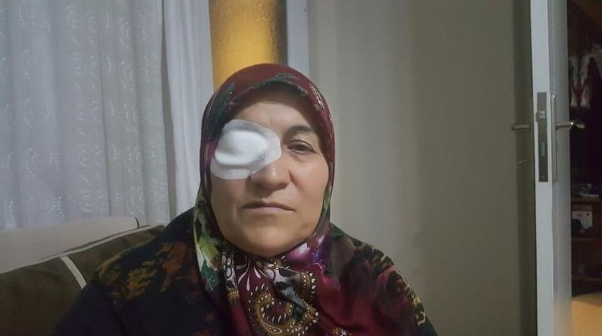 Eşinin Y&uuml;z&uuml;ne Tuz Ruhu D&ouml;kt&uuml;