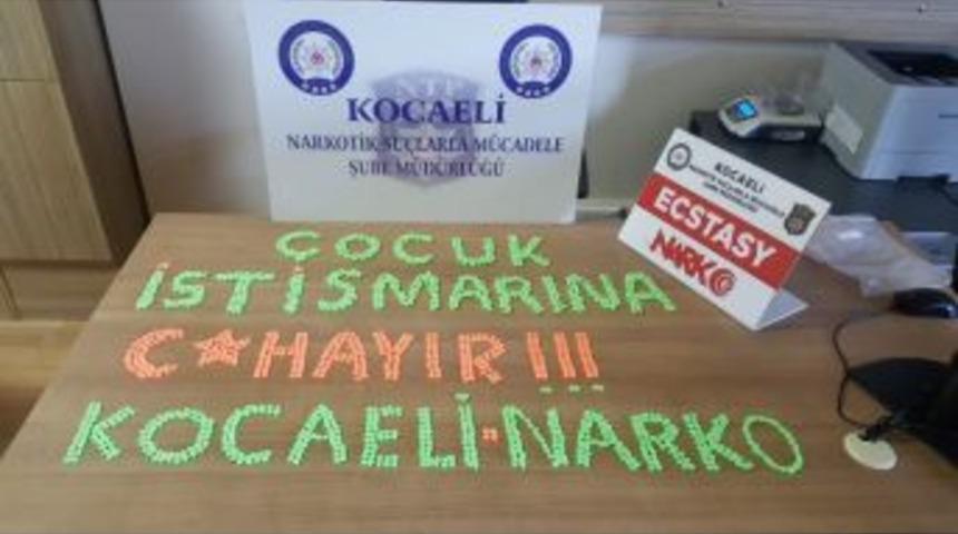 Ara&ccedil;larında Bin 700 Adet Uyuşturucu Hap Yakalanan 5 Kişi G&ouml;zaltına Alındı