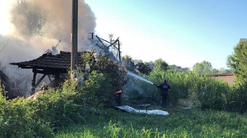 Ahırda Çıkan Yangın Korkuttu