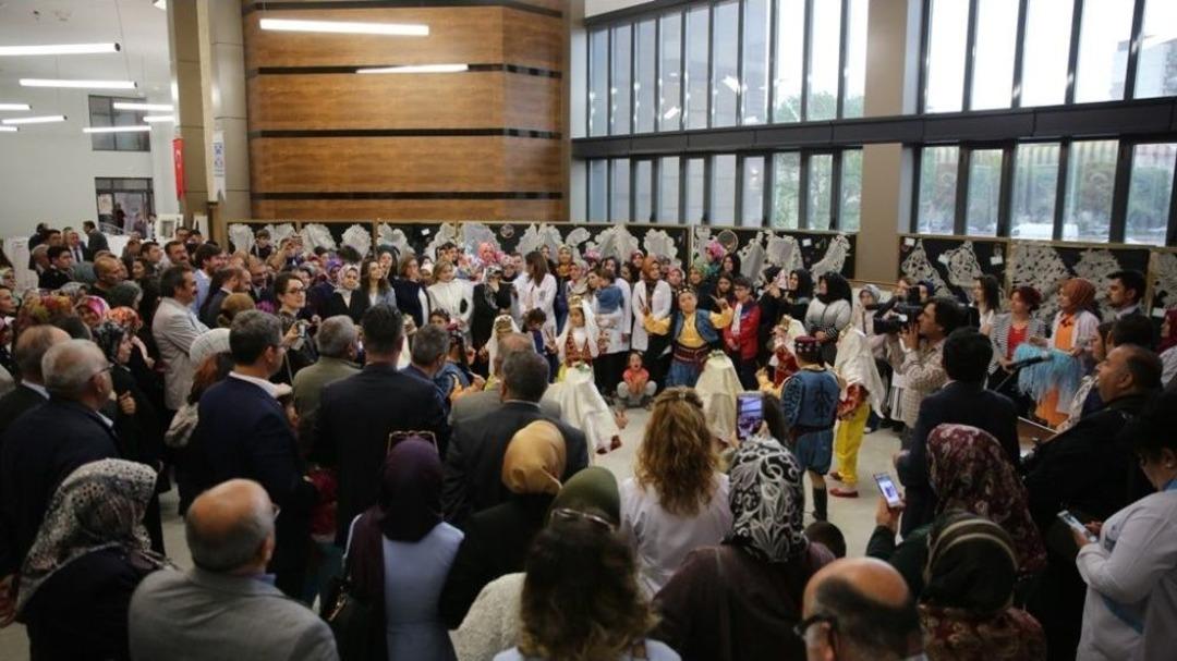 Melmek&rsquo;te Kağıt R&ouml;lyef Ve İğne Oyası Sergisi A&ccedil;ıldı