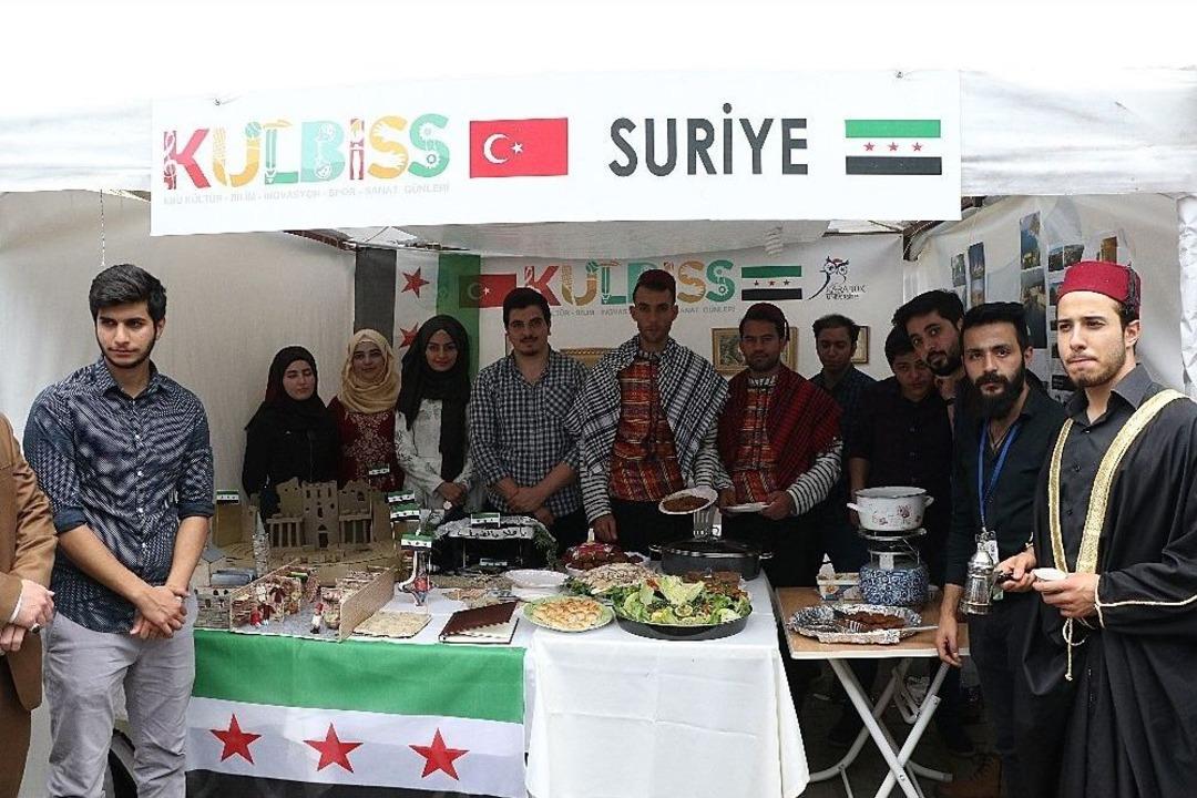 Kb&uuml;&rsquo;de 55 Farklı &Uuml;lkenin &Ouml;ğrencileri Kendi K&uuml;lt&uuml;rlerini Tanıttı