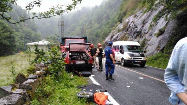 Rize’de Trafik Kazası: 1 Ölü, 3 Yaralı