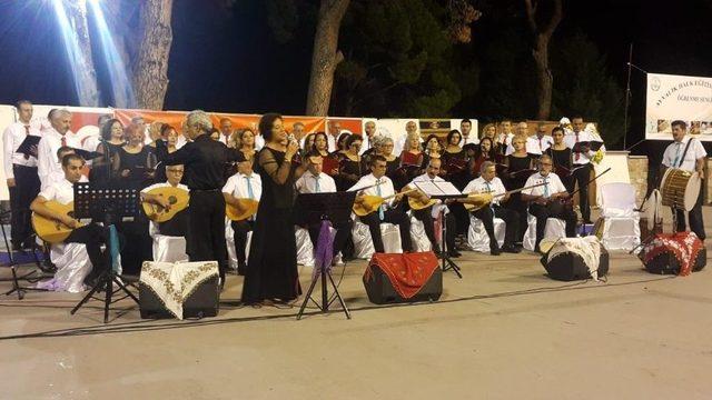 Ayvalık Hem’den Türk Halk Müziği Kursu Yaz Konseri