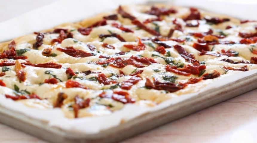 Kurutulmuş Domatesli Focaccia