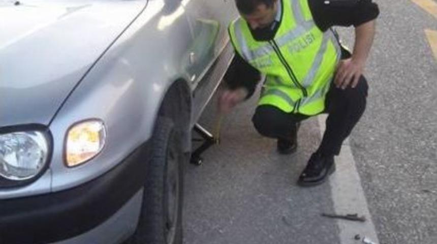 Polis Memurlarından &Ouml;rnek Davranış