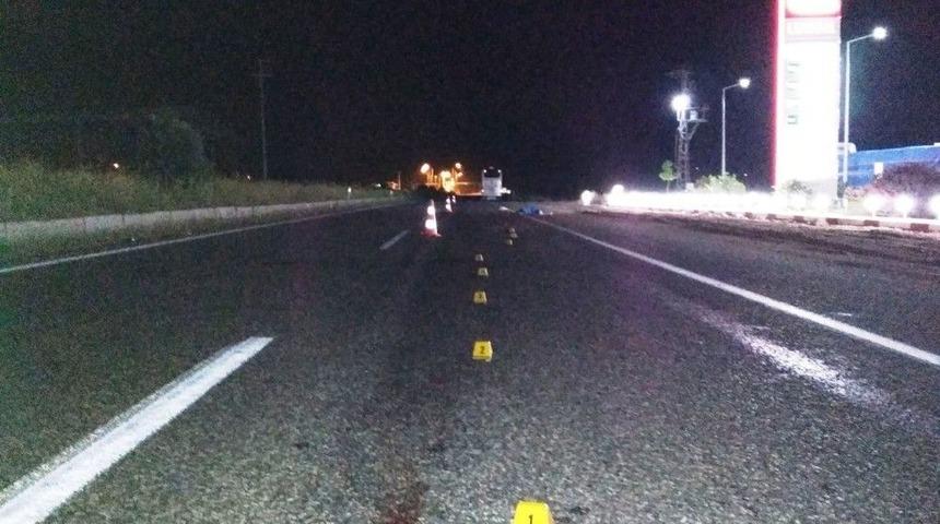 Otob&uuml;s&uuml;n Altında Metrelerce S&uuml;r&uuml;klenen Kadın Hayatını Kaybetti