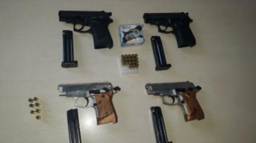 4 Ruhsatsız Tabanca Ele Ge&ccedil;irildi