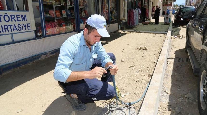 Turgutlu’nun Cumhuriyet Caddesinde Çalışmalar Hız Kesmiyor
