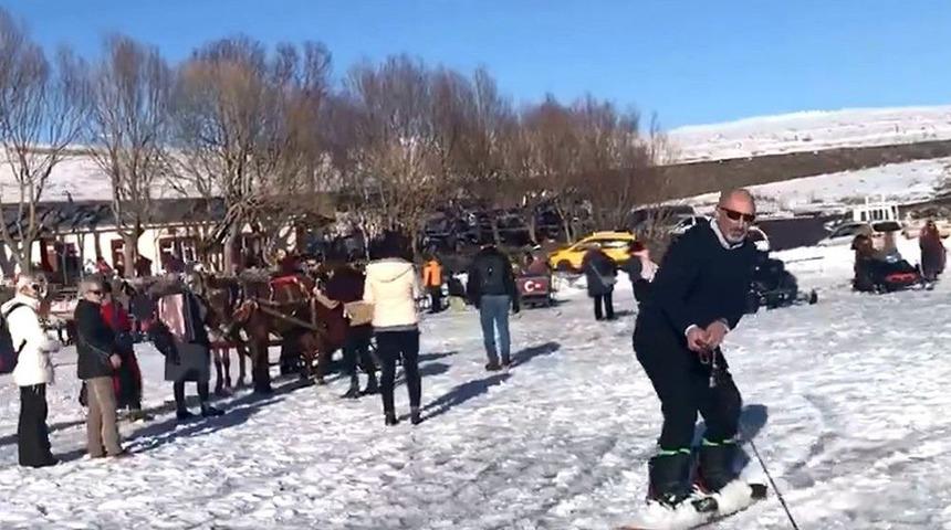 Buz Tutan &Ccedil;ıldır G&ouml;l&uuml;nde S&ouml;rf Keyfi