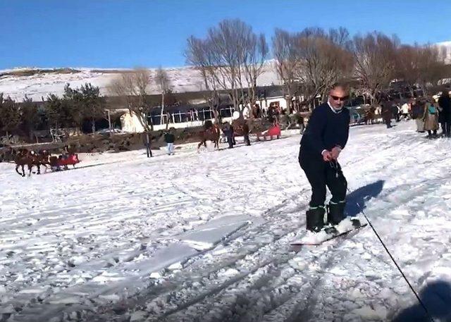 Buz Tutan Çıldır Gölünde Sörf Keyfi