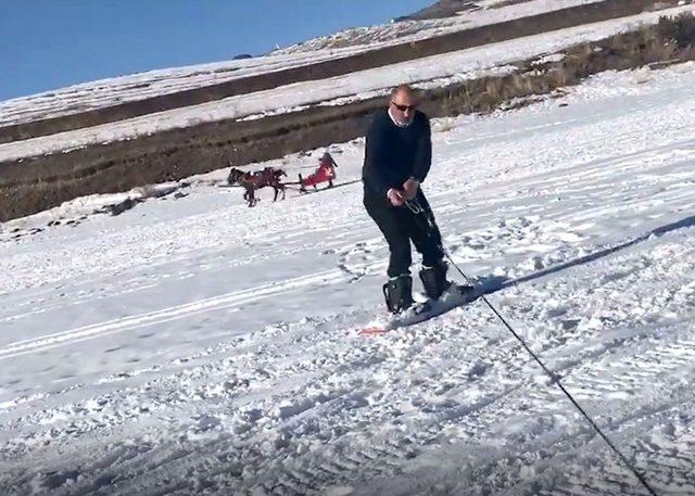 Buz Tutan Çıldır Gölünde Sörf Keyfi