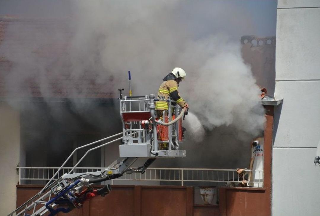 Anne, Canı Pahasına Yangından &Ccedil;ocuklarını Kurtardı