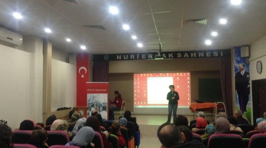 Anneler İlk Yardım &Ouml;ğreniyor