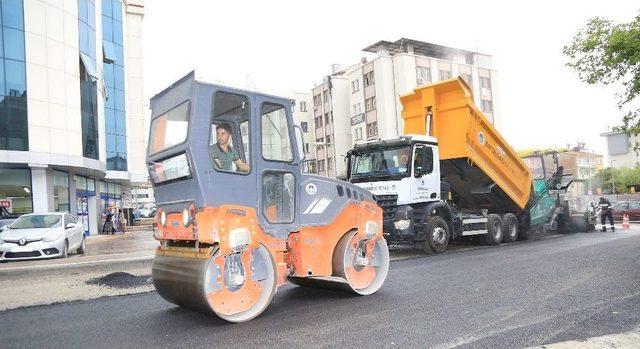 Sarıcıoğlu Mahallesi’nde Kaldırım Düzenlemesi Ve Sıcak Asfalt Çalışması Yapıldı