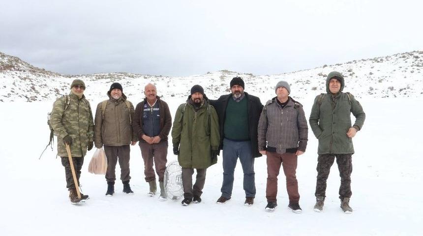 Oltulu Doğaseverler Krater G&ouml;l&uuml;ne Y&uuml;r&uuml;d&uuml;ler