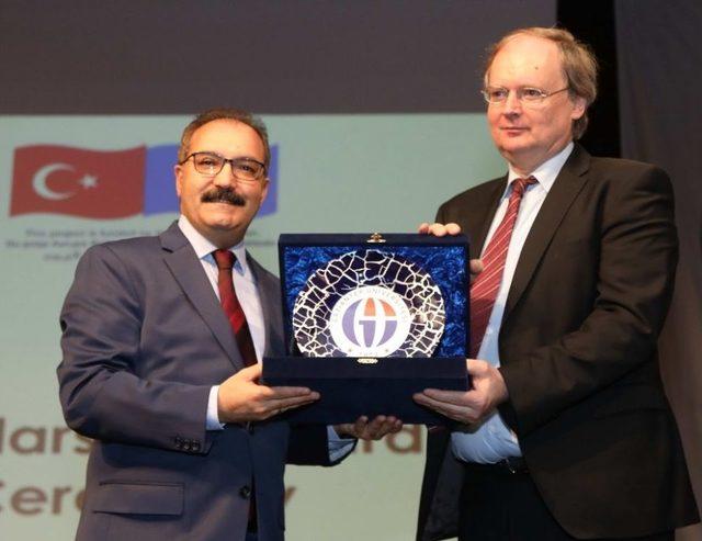 Gaün’de Türkçe Öğrenen Suriyeli Öğrencilere Sertifikaları Verildi