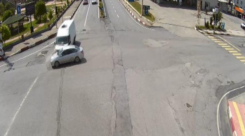 Kavşaktaki Taklalı Kazalar Kamerada