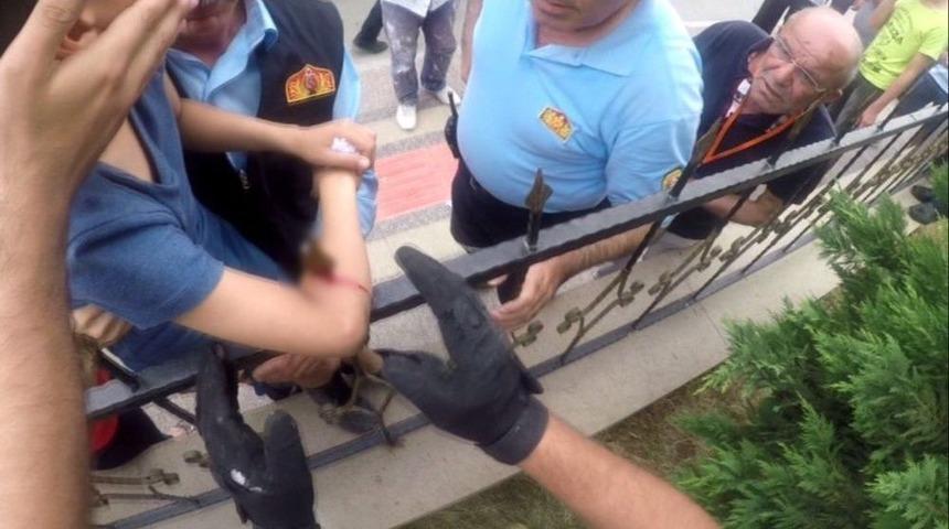 Koluna Korkuluk Demiri Saplandı