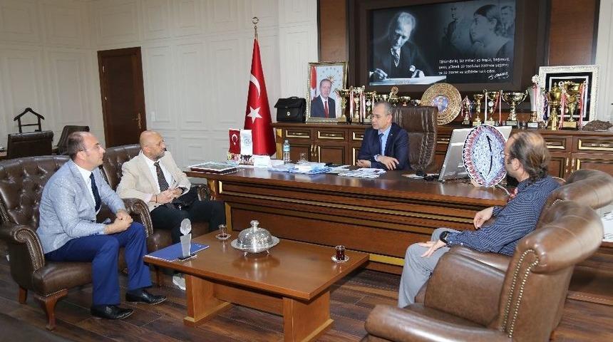 Alk&uuml;&rsquo;l&uuml; Akademisyenlerden Başarı