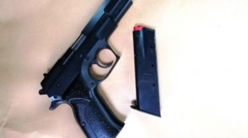 Jandarma Ruhsatsız Tabanca Yakaladı