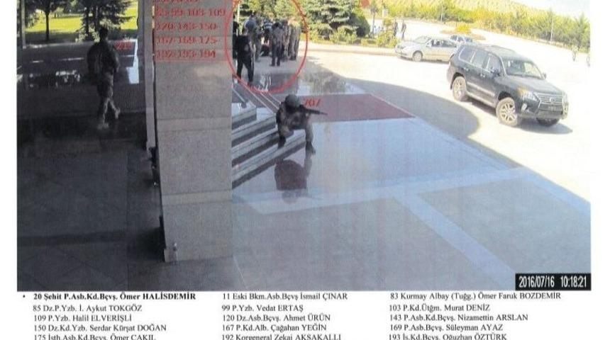 Aksakallı&rsquo;nın Şehit Halisdemir&rsquo;in Alnından &Ouml;pt&uuml;ğ&uuml; Anın G&ouml;r&uuml;nt&uuml;s&uuml; Ortaya &Ccedil;ıktı