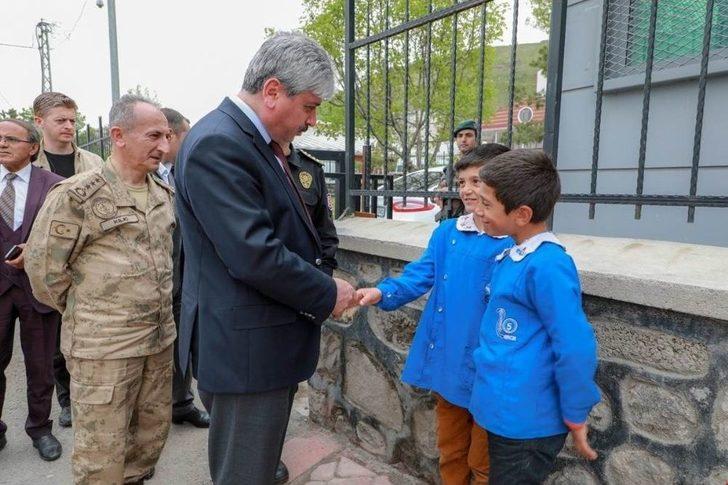 Digorlular Vali Doğan’ı Bağrına Bastı G1