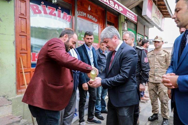 Digorlular Vali Doğan’ı Bağrına Bastı G4