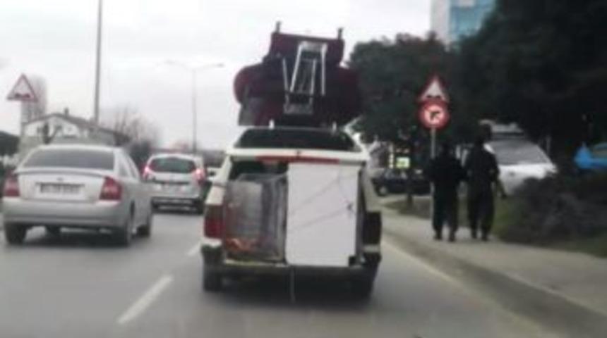 (&ouml;zel) Trafikte Aşırı Y&uuml;k&uuml; İle Tehlike Sa&ccedil;an Otomobil Kamerada