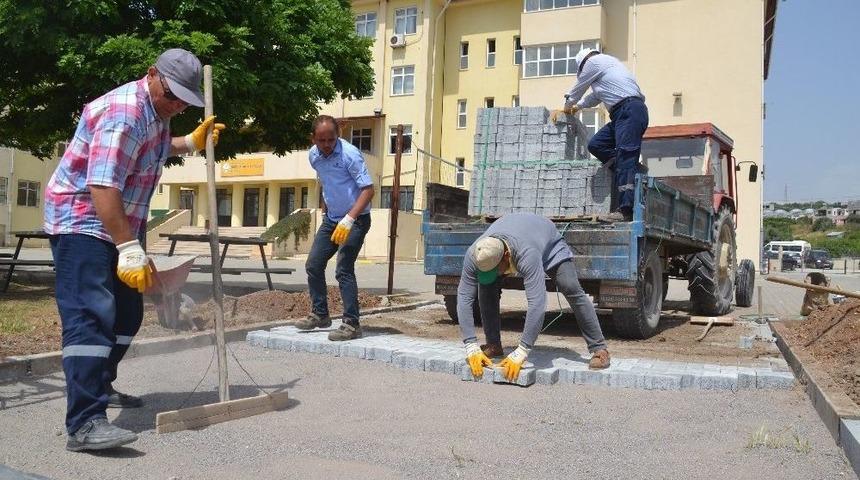 Erdemli Belediyesi, Okulların Parke Ve Kilit Taşlarını Yeniledi