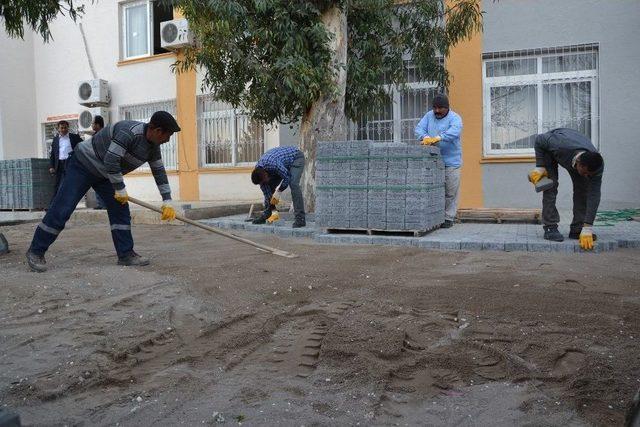 Erdemli Belediyesi, Okulların Parke Ve Kilit Taşlarını Yeniledi