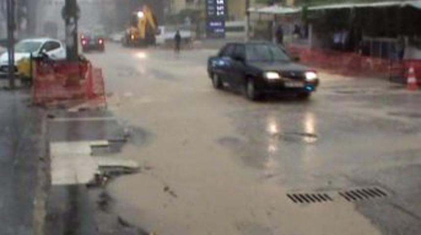 Sağanak Yağış Hayatı Olumsuz Etkiledi