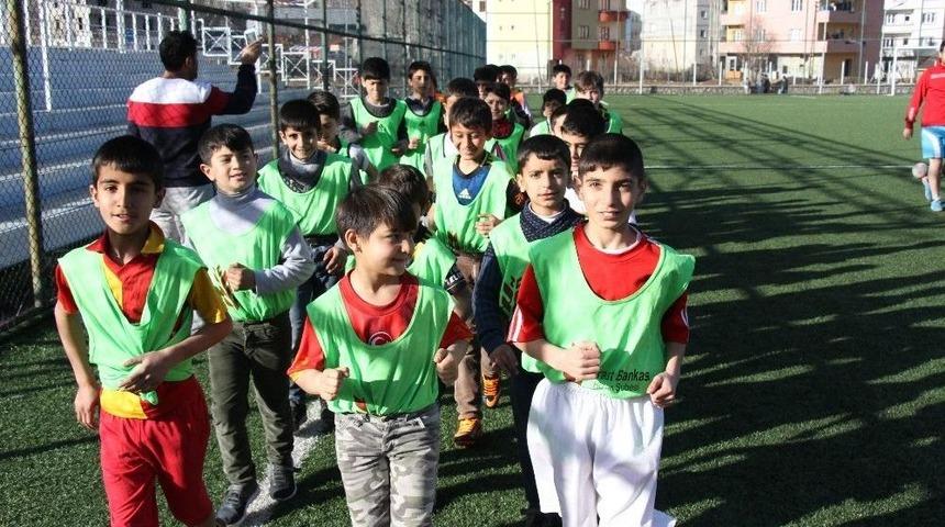 Hizan&rsquo;da Futbol Okulu A&ccedil;ıldı