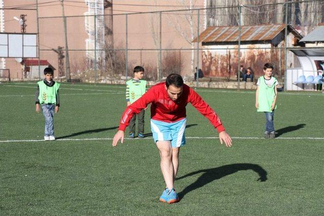 Hizan’da Futbol Okulu Açıldı