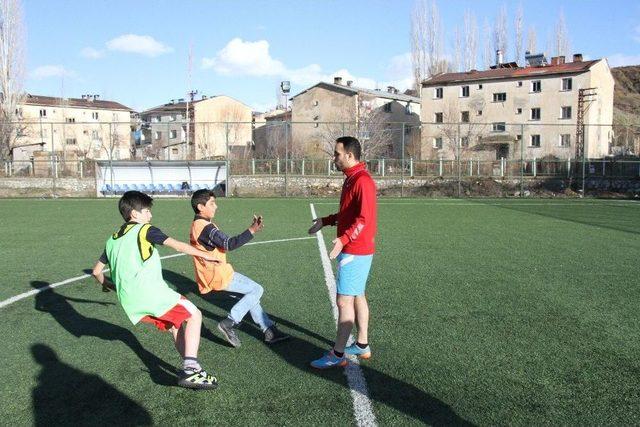 Hizan’da Futbol Okulu Açıldı