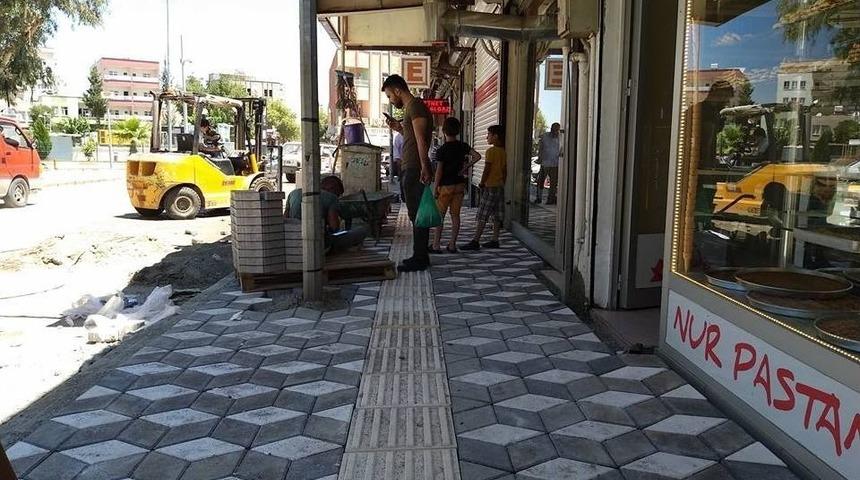 Kahta Belediyesi Kaldırımları Yeniliyor