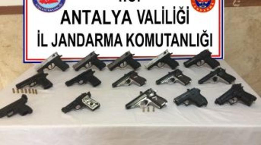Antalya&rsquo;da 15 Ruhsatsız Silah Ele Ge&ccedil;irildi