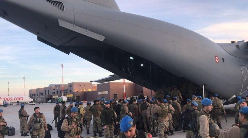 Suriye Sınırına &Ouml;zel Birliklerden Oluşan Bin Kişilik Askeri Personel Sevkıyatı Yapıldı