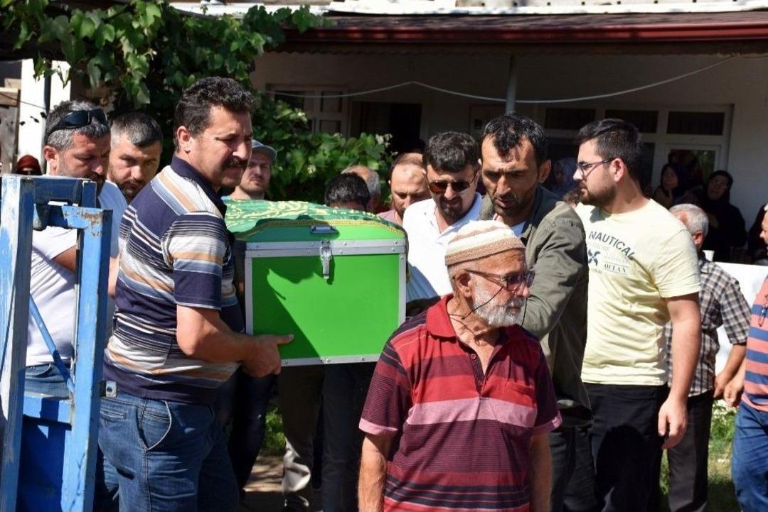 D&uuml;zce&rsquo;de Silahlı Saldırıya Uğrayan 3 Kişi Toprağa Verildi