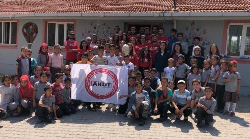 Mcb&uuml; Akut &Ouml;ğrenci Topluluğu K&ouml;y Okulunu Yeniledi