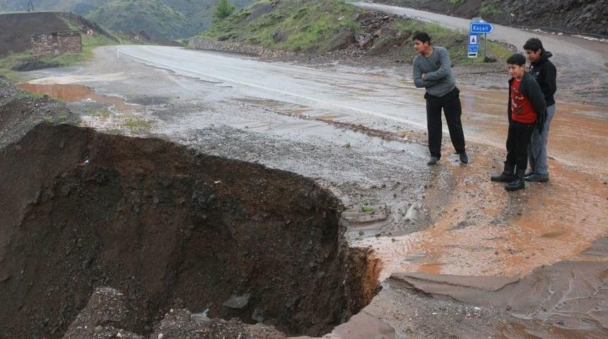 Şiddetli Yağış Heyelana Neden Oldu